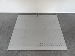 НОВАЯ - белая индукционная варочная панель Electrolux LIV63431BW (1 фото из 3)