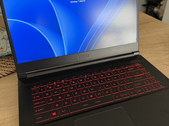 Ноутбук MSI