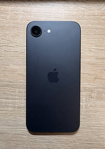 iPhone 16e 128GB, 100% aku, garantii (1 foto / 5)