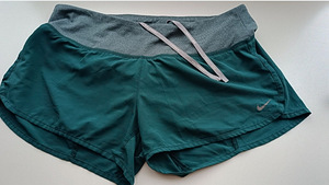 шорты NIKE Dri Fit размера S (1 фото из 3)