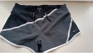 Шорты NIKE Dri Fit, размер XS (2 фото из 2)