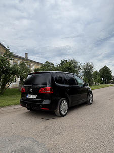 Volkswagen Touran, 2012 (4 фото из 8)