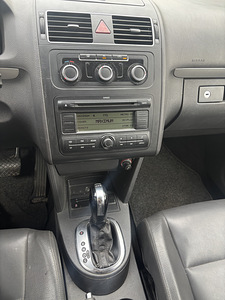 Volkswagen Touran, 2012 (7 фото из 8)