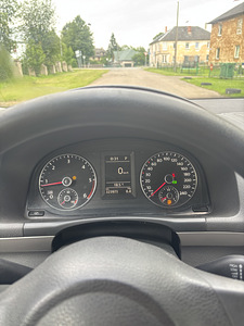 Volkswagen Touran, 2012 (8 фото из 8)