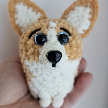 Heegeldatud Corgi koer, ~ 11 cm.