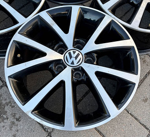 Volkswagen 5x112 R16 диски (3 фото из 10)
