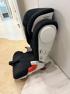 Автокресло Britax Romer Kidfix XP SICT, черный цвет, 15–36 кг (1 фото из 2)