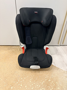 Автокресло Britax Romer Kidfix XP SICT, черный цвет, 15–36 кг (2 фото из 2)