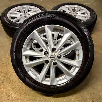 NISSAN 5x114.3 R17 veljed + andurid