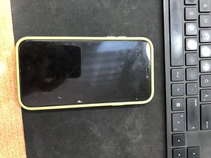 iPhone 11 64 ГБ (1 фото из 4)