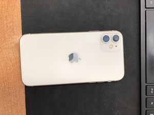 iPhone 11 64 ГБ (3 фото из 4)
