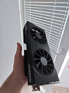 AMD Radeon Rx 9060XT 8GB XFX SWIFT (1 foto / 2)