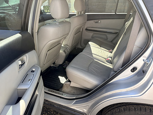Lexus RX350. 2010 bensiin-gaas .318985km (7 foto / 13)