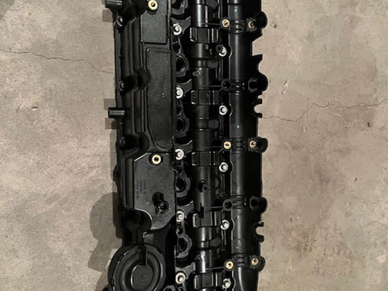 BMW n57 Клапанная крышка m8f5101m7 11127823181
