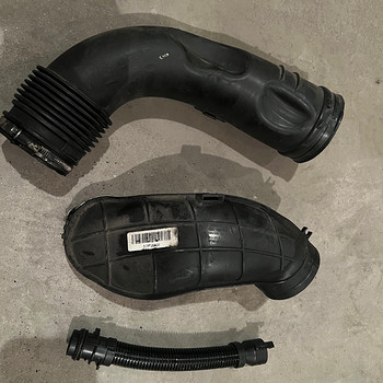 BMW n57 Патрубок профильтрованного воздуха 13718507369