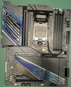 ASRock X870E Nova Lightning Wifi (1 фото из 8)