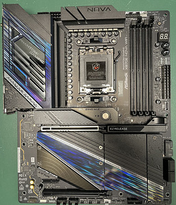 ASRock X870E Nova Lightning Wifi (2 фото из 8)