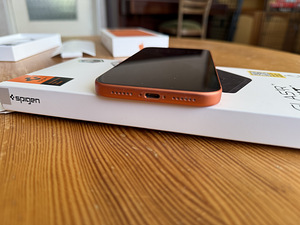 Apple iPhone 17 Pro Max 256GB Cosmic Orange, Как новый! (4 фото из 8)