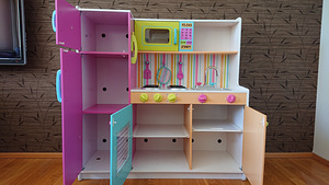 KidKraft Deluxe Big and Bright Wooden Play Kitchen mänguköök (6 foto / 6)