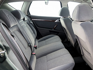 Peugeot 407 Elegance ATM 2.0 103kW (7 фото из 9)