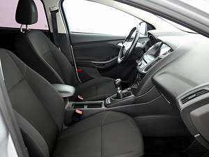 Ford Focus Comfort 1.0 92kW (6 фото из 9)