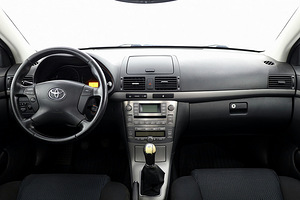 Toyota Avensis Linea Sol Facelift 2.0 108kW (5 фото из 8)
