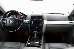 Volkswagen Touareg Highline Facelift ATM 2.5 TDI 128kW (5 фото из 7)