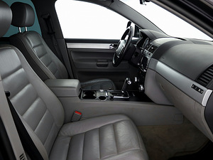 Volkswagen Touareg Highline Facelift ATM 2.5 TDI 128kW (6 фото из 7)