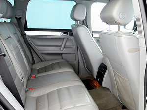 Volkswagen Touareg Highline Facelift ATM 2.5 TDI 128kW (7 фото из 7)