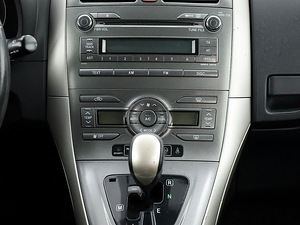 Toyota Auris Linea Sol ATM 1.6 91kW (8 фото из 9)