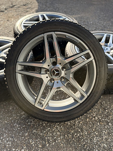 18" оригинальные диски Mercedes-Benz 5x112 + шипованные шины 245/45 (1 фото из 10)
