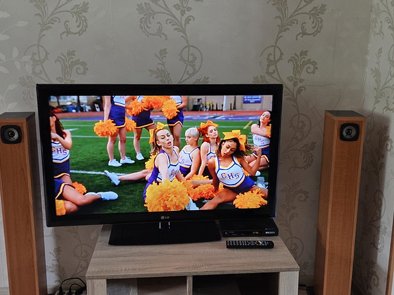 Телевизор LG 42" (106 см) Full HD