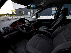 SEAT Alhambra 1.9 TDI 85 кВт, 7 мест (5 фото из 9)