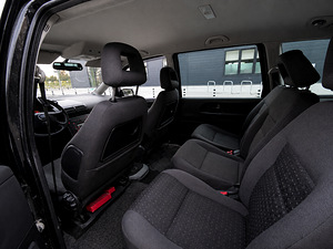 SEAT Alhambra 1.9 TDI 85 кВт, 7 мест (7 фото из 9)