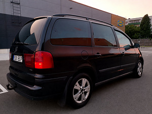SEAT Alhambra 1.9 TDI 85 кВт, 7 мест (4 фото из 9)