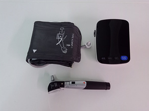 HEINE mini 3000 Clip Lamp+Blood Pressure Monitor (1 foto / 6)