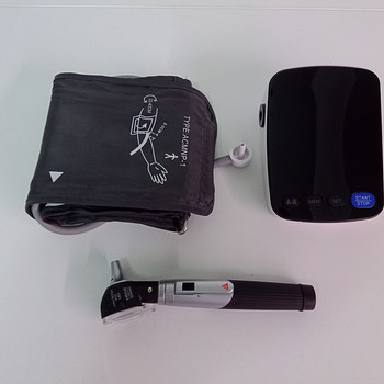 HEINE mini 3000 Clip Lamp+Blood Pressure Monitor