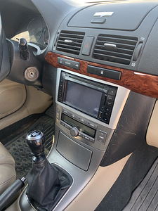 Toyota Avensis (3 foto / 5)