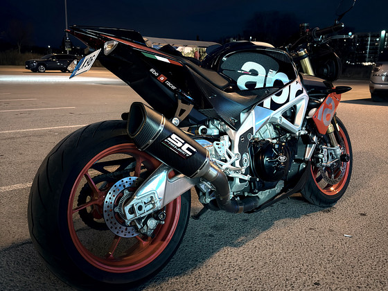 Aprilia Tuono V4 Factory