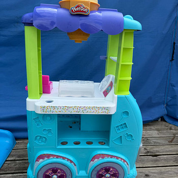 PLAY-DOH Kitchen Creations Ultimate Ice Cream Truck Playset