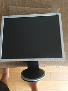 Samsung SyncMaster 204B 20" (1 фото из 3)