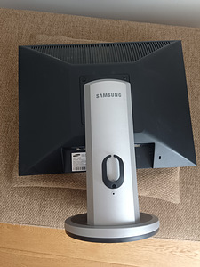 Samsung SyncMaster 204B 20" (3 фото из 3)