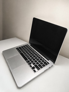 MacBook Pro 13" Retina Early 2015 – 8GB RAM / 128GB SSD (1 foto / 6)