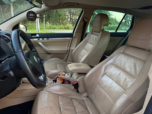 Volkswagen Golf GTi 2.0 147 кВт (8 фото из 12)