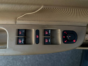 Volkswagen Golf GTi 2.0 147 кВт (12 фото из 12)