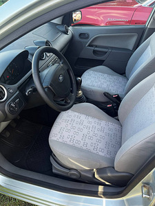 Ford Fiesta 2003, 1.3, 55kw (9 foto / 14)