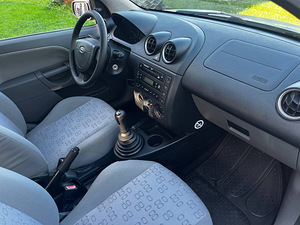 Ford Fiesta 2003, 1.3, 55kw (10 foto / 14)