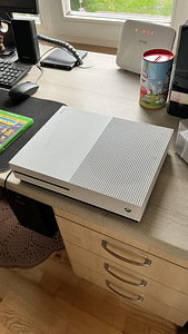 Xbox One S 1TB (1 фото из 4)