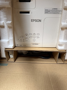 Проектор Epson H851B EH-TW5600 EEB (2 фото из 2)