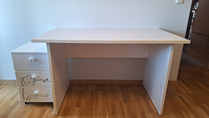 Kirjutuslaud koos sahtliboksiga väga heas seisukorras (2 foto / 3)